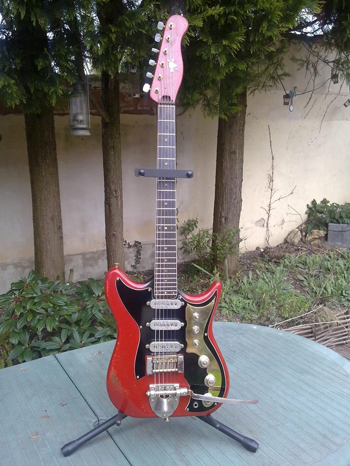 Burns Vibra-Artiste-Deluxe-Guitar